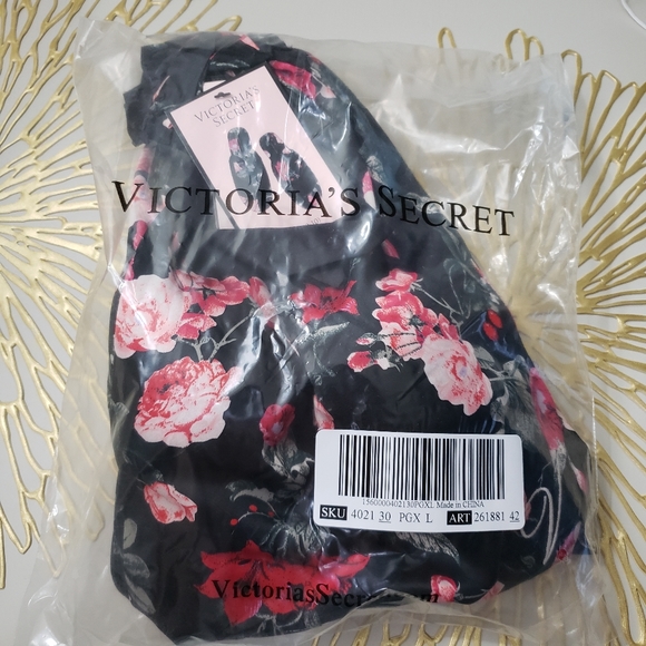 🛑 2 / $40 Sale! Victoria Secret Black Floral Slipper Set N… - Picture 9 of 14